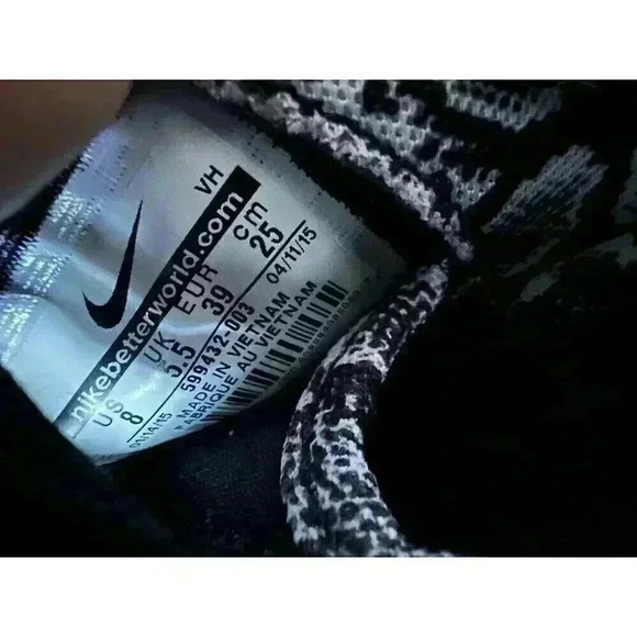 Nike Roshe One Print Snakeskin NSW Running Black Silver Women 8 Men 6 - Picture 6 of 7